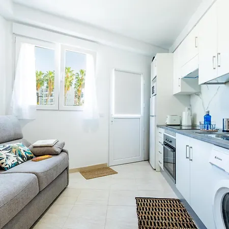 K1. Cozy Flores With Pool אדחה