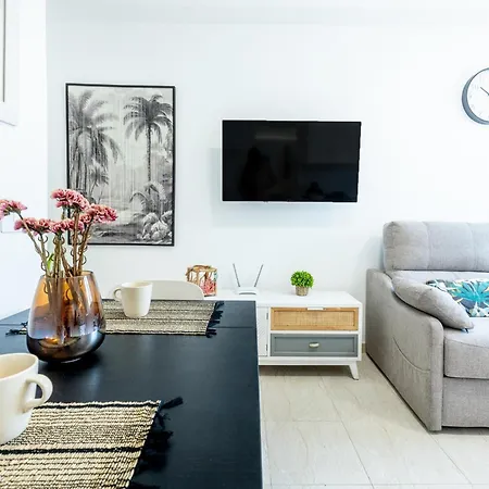 K1. Cozy Flores With Pool דירה אדחה