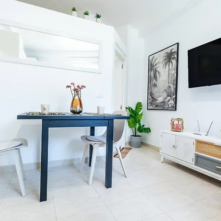 K1. Cozy Flores With Pool Appartement